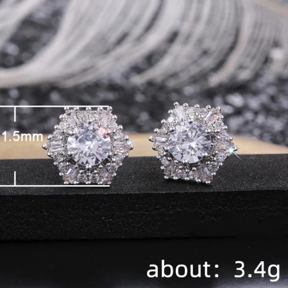 18K white gold plated hexagon earrings - Picture 2 of 5